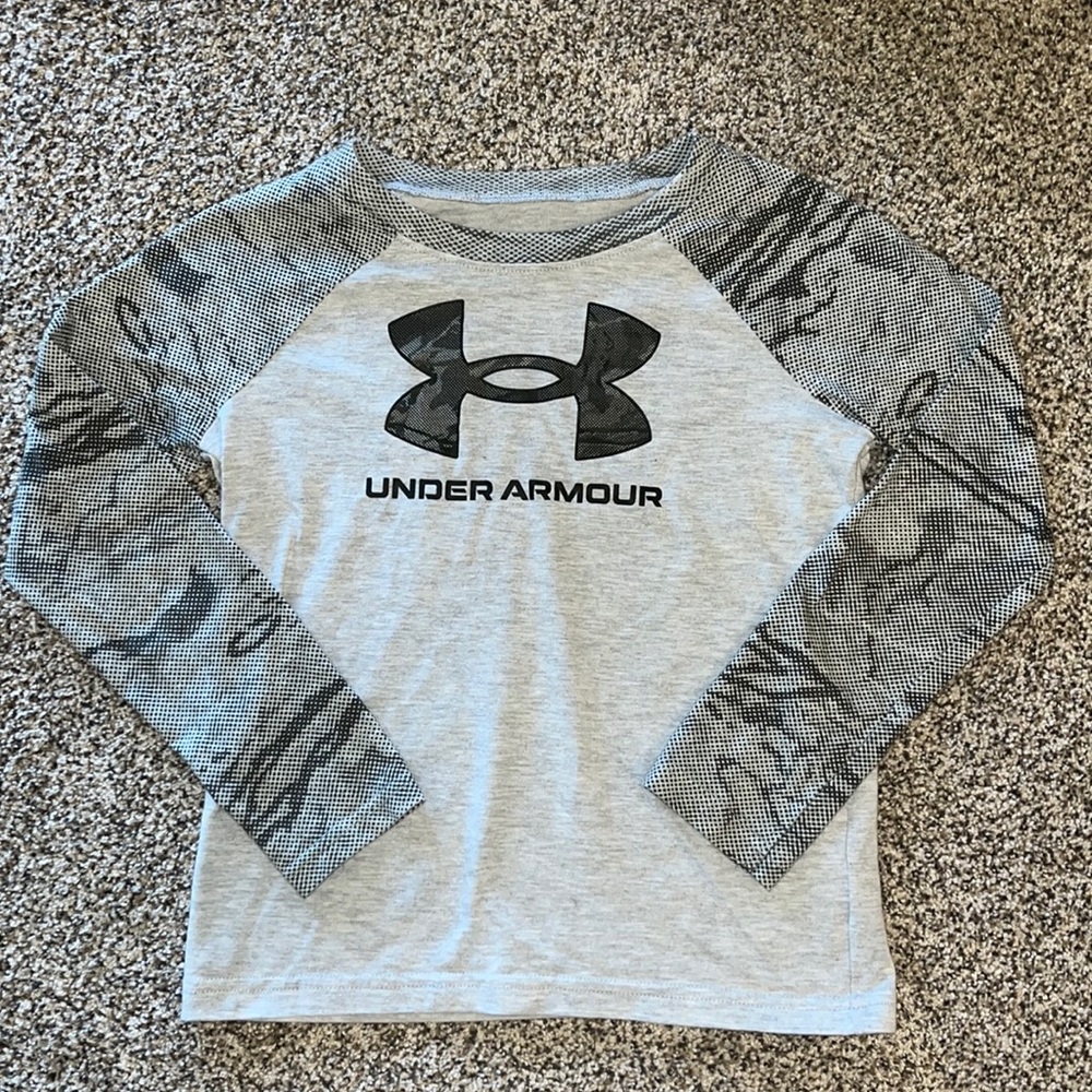 Under Armour boys size 7 gray raglan long sleeve shirt